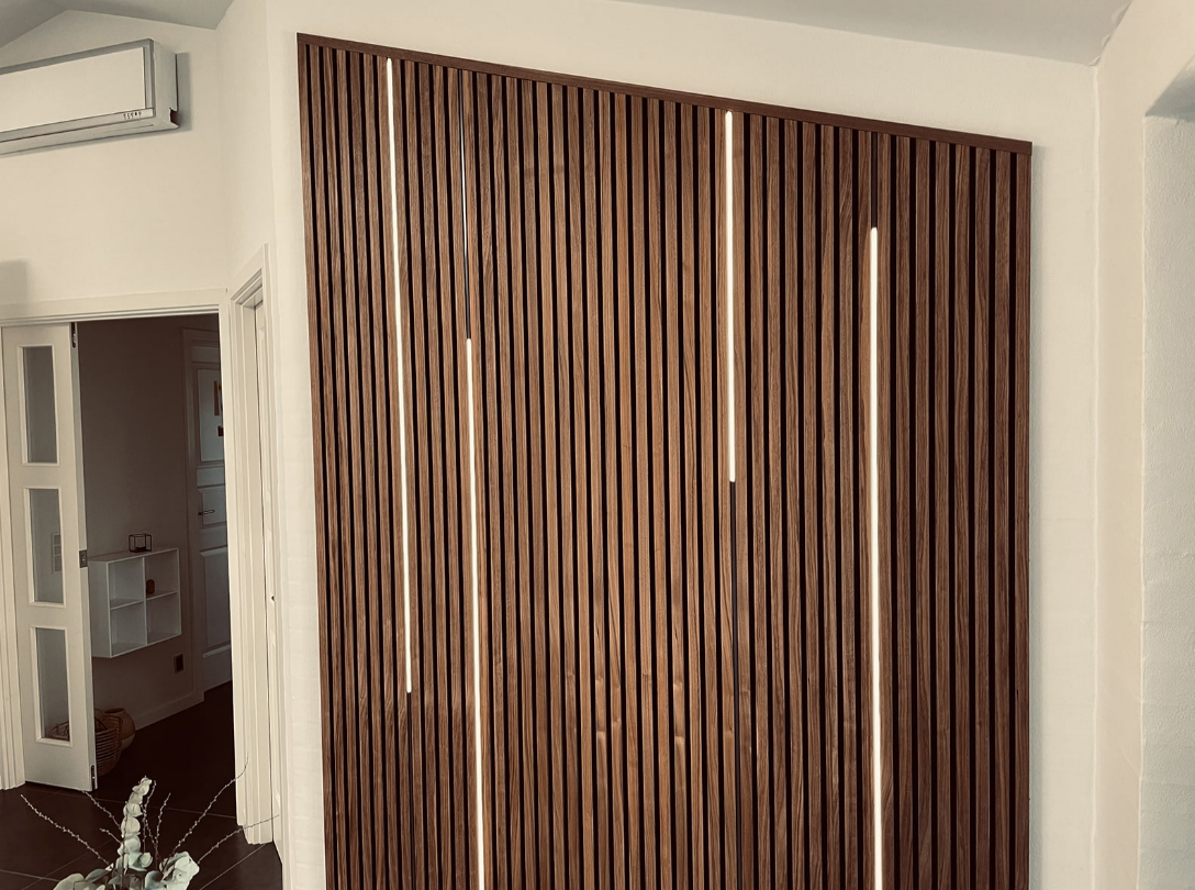 Zusatzpaket mit 2 LED-Lamellen 240 cm und Verteilerbox