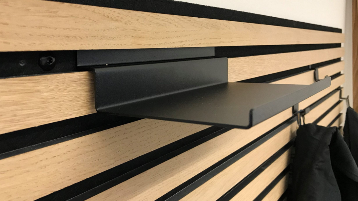 Schwarz pulverbeschichtetes Regal für Akustikpaneele